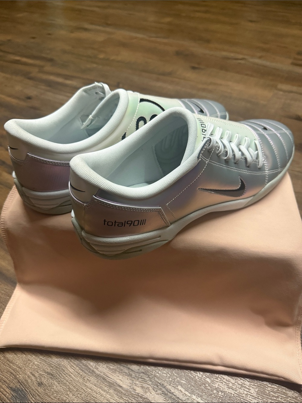 NIKE TOTAL 90 III “IRIDESCENT” MENS SOCCER SNEAKERS